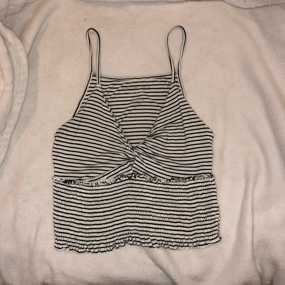 AE Crop Front Twist Top